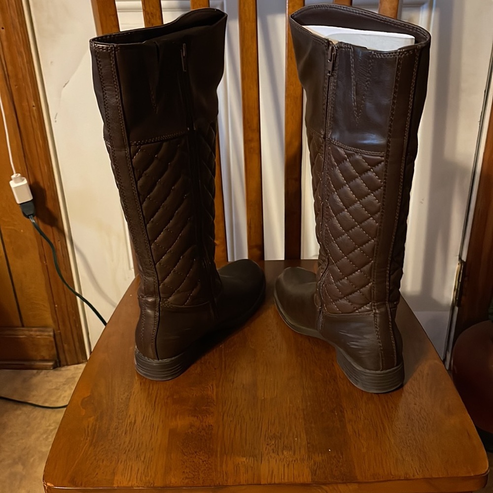Boots - Picture 4 of 4